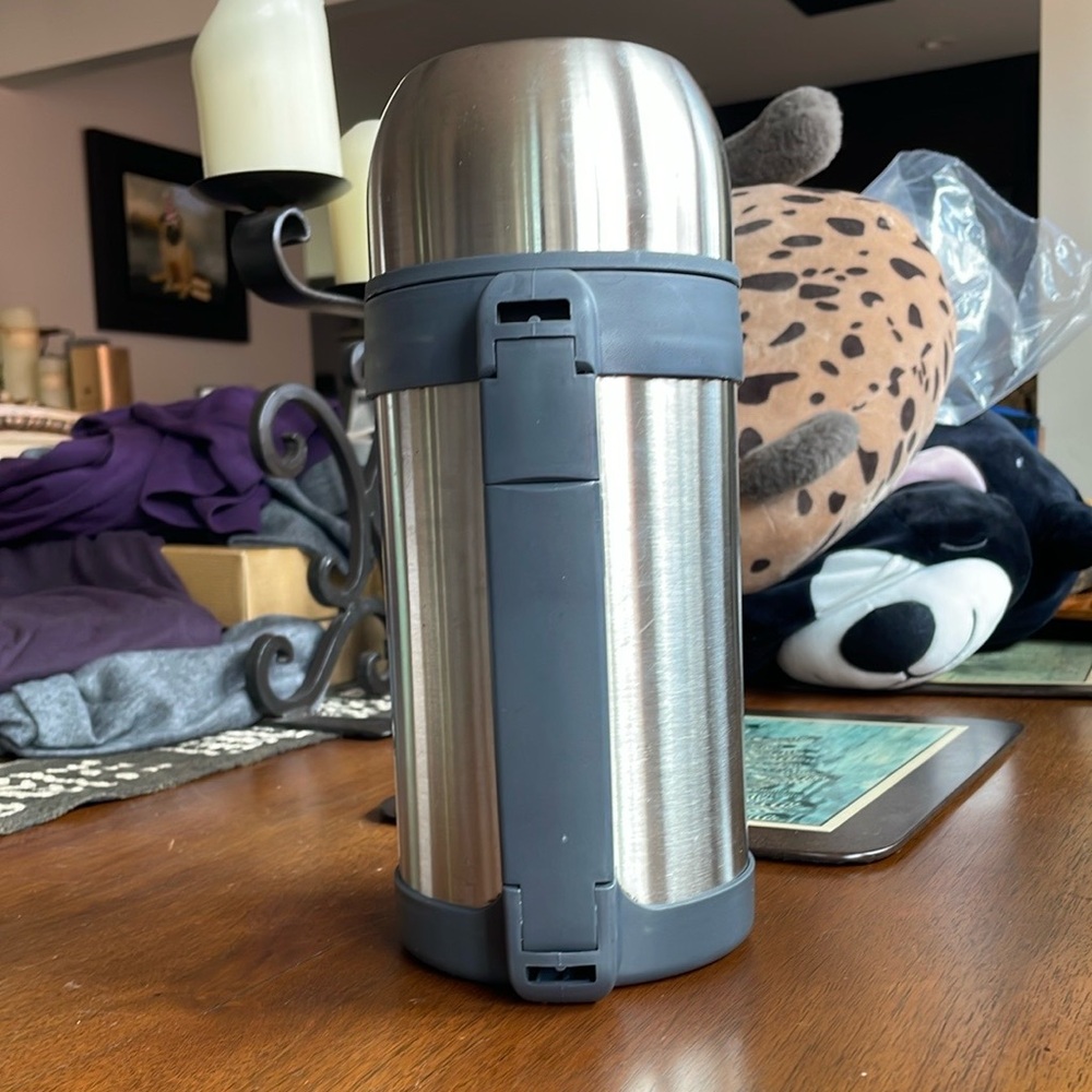 Silver Vacuum Flask - Picture 2 of 5